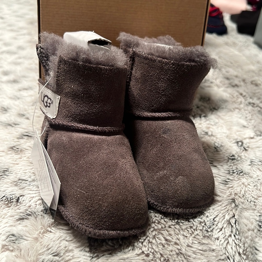 Brand New In Box : infant Ugg Erin Boots Small